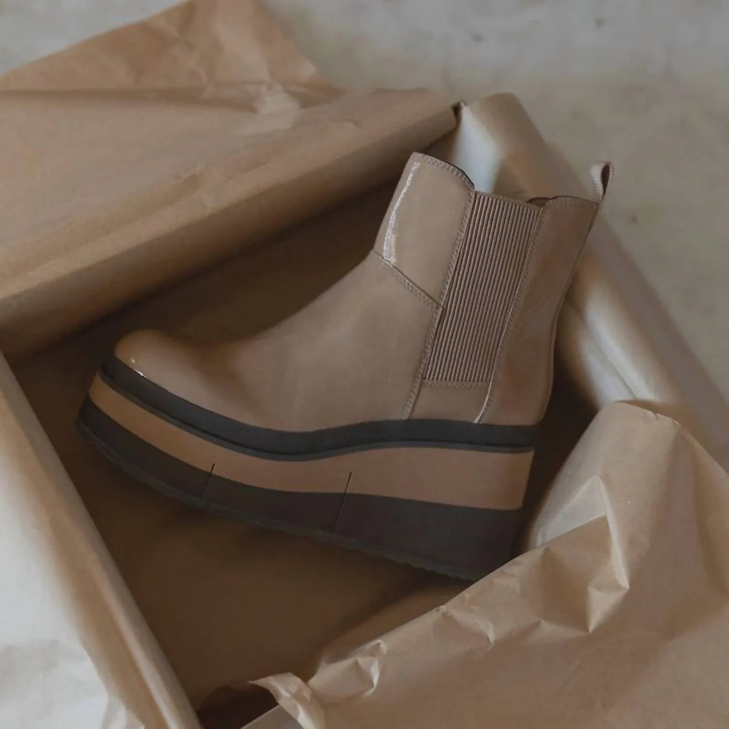 Chelsea Boot In Beige