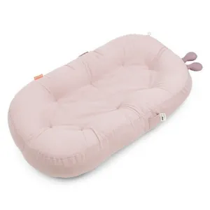 DONE BY DEER Cozy lounger With Activity Arch - Raffi Powder