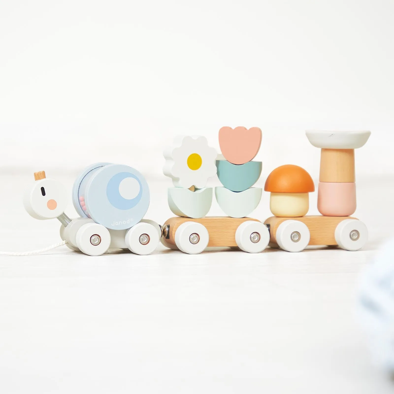 Janod Snail Train