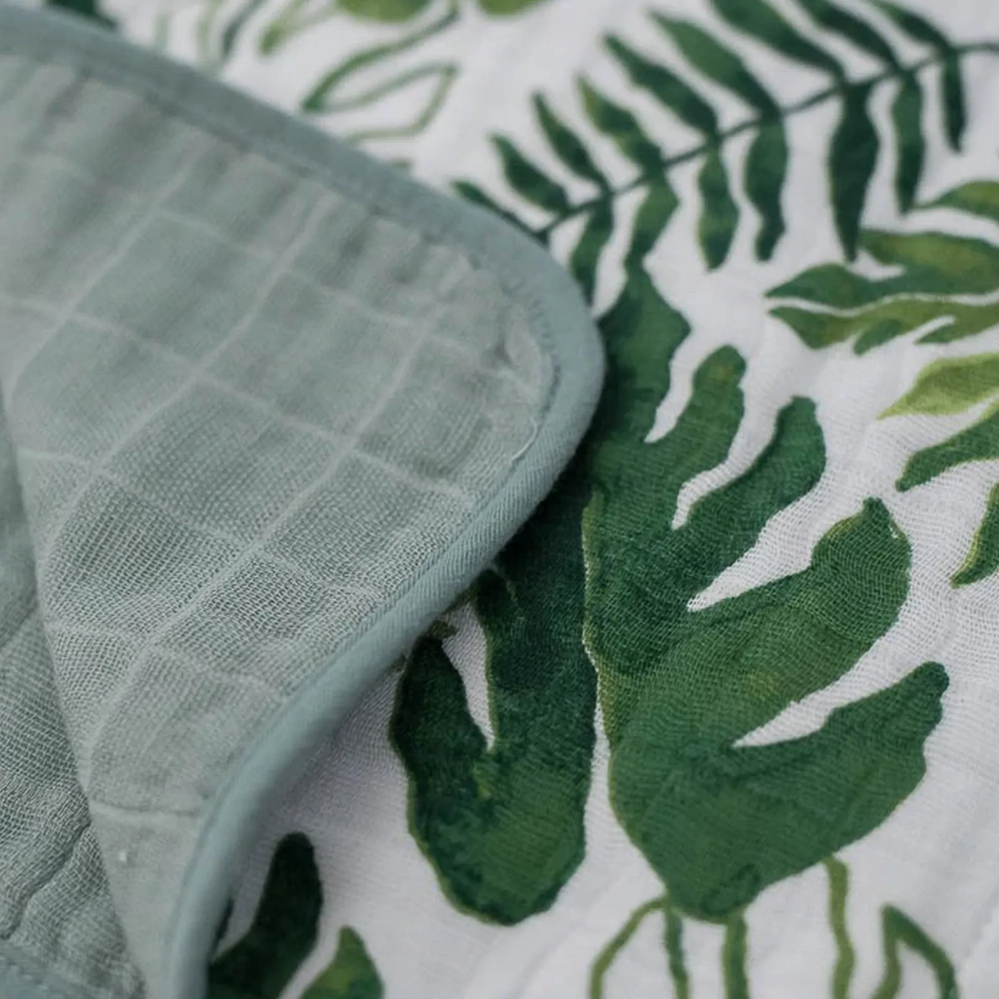 LITTLE UNICORN Cotton Muslin Burp Cloth - Tropical Leaf