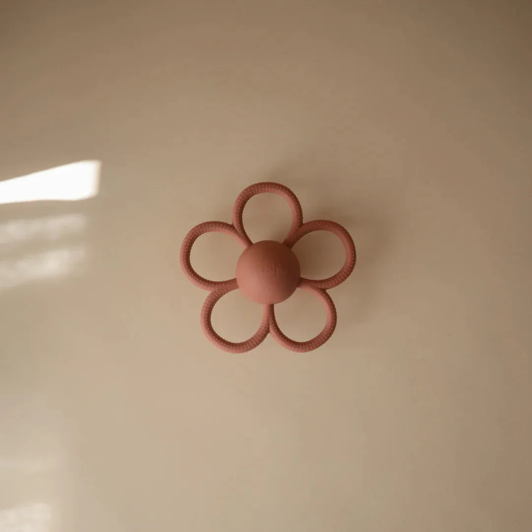 MUSHIE Daisy Rattle Teether