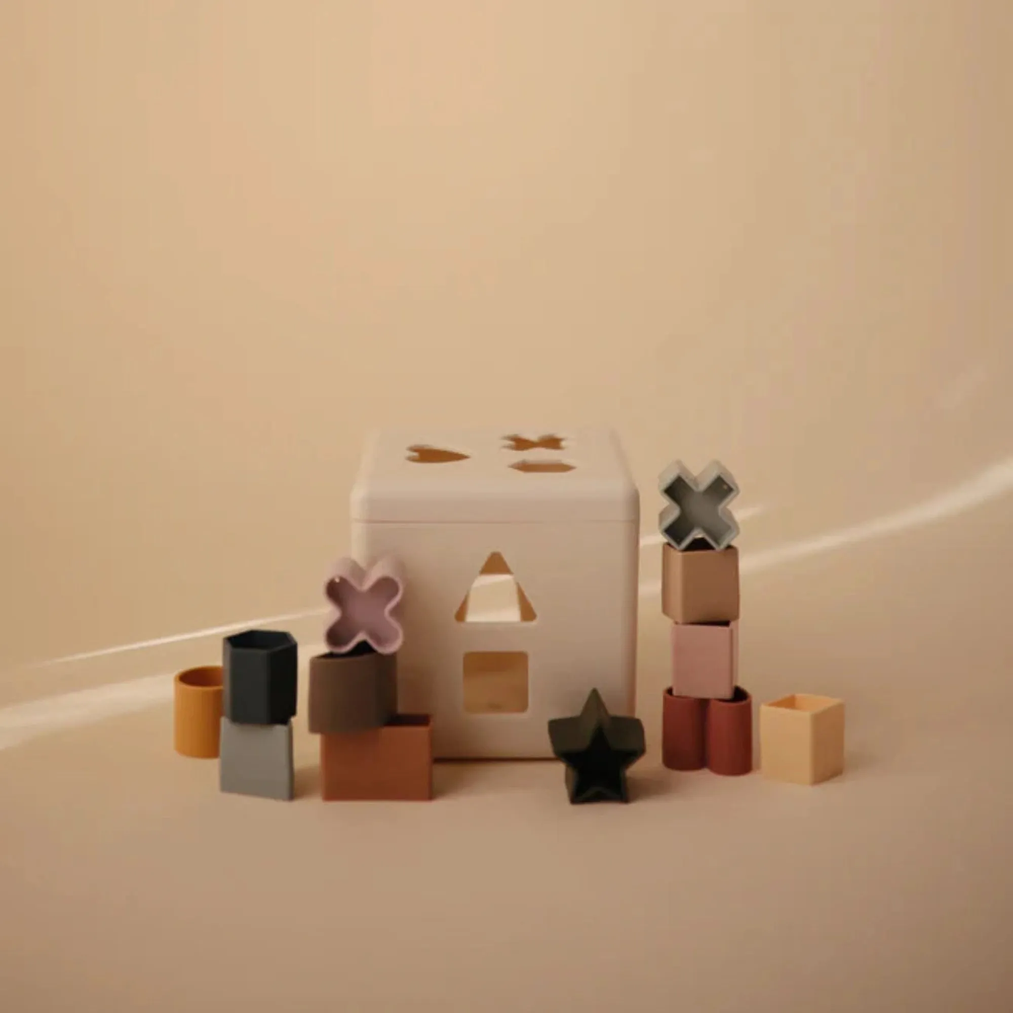 MUSHIE Shape Sorting Box
